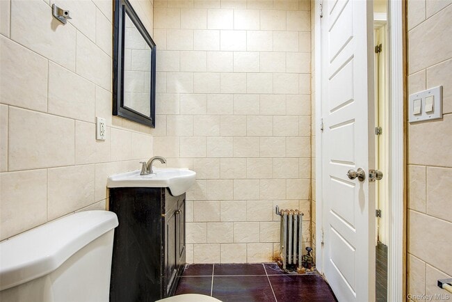 Building Photo - 346 Montauk Ave.