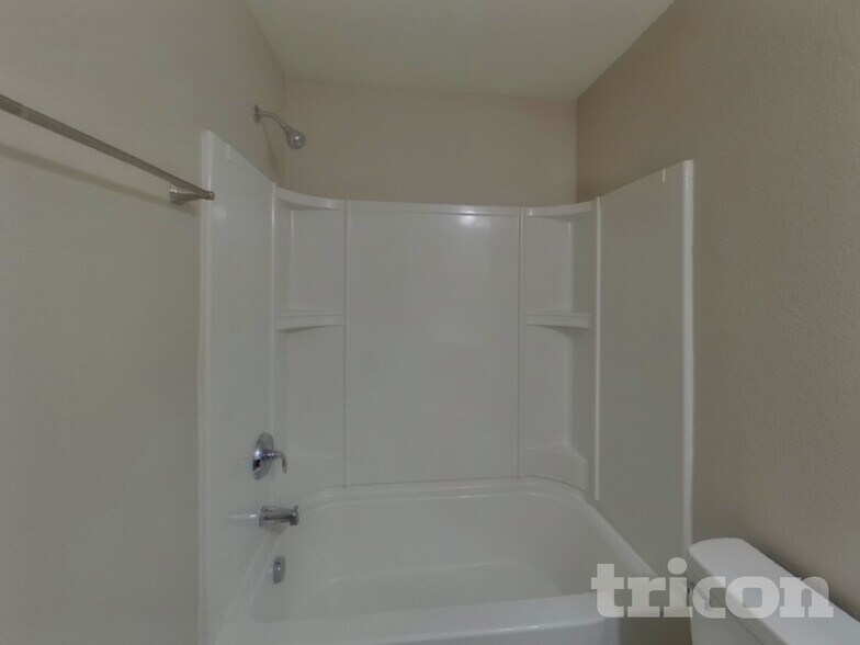 Building Photo - 905 Farnsworth Dr