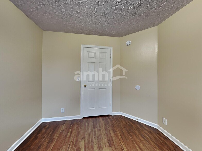 Building Photo - 1428 Westview Dr