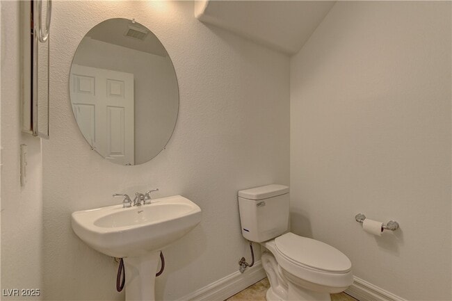 Building Photo - 236 Fairway Woods Dr