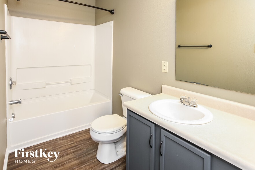 Building Photo - 15498 Border Dr