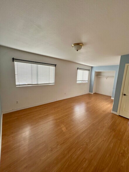 Building Photo - 2193 N Nestor Ave