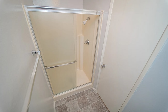 Building Photo - Beautiful 4 Bd Townhouse