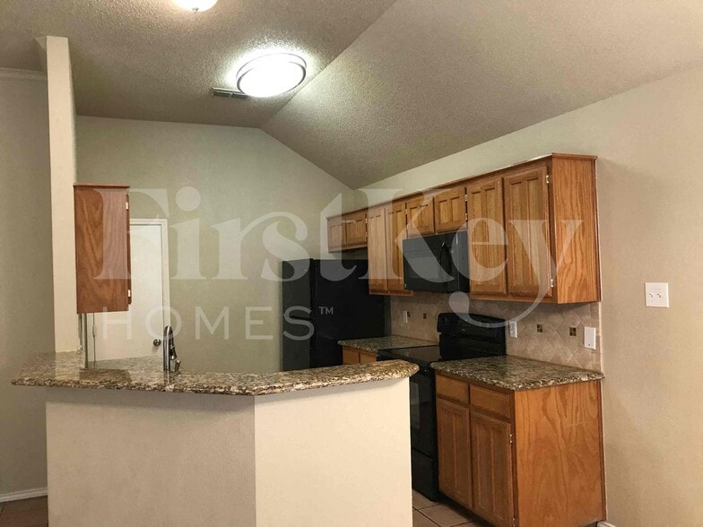 Building Photo - 1371 Gainsborough Way