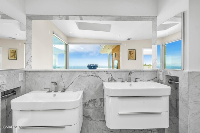 Building Photo - 3424 Shoreheights Dr