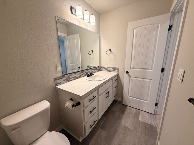 Building Photo - 5590 Mountain Quail Dr S