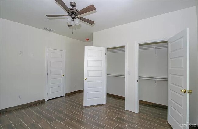 Building Photo - 3012 W Sandlewood St