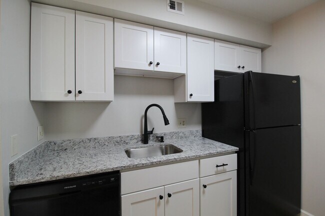 Building Photo - 1112 Blue Ridge Dr