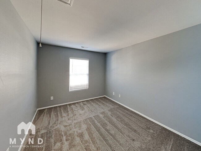 Building Photo - 918 Willow Wind Dr