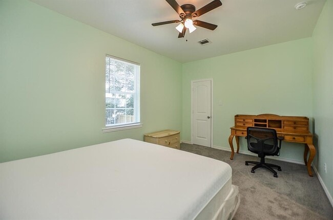 Building Photo - 239 Broadhurst Dr