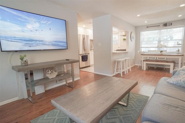 Building Photo - 1032 Hollywood Ave