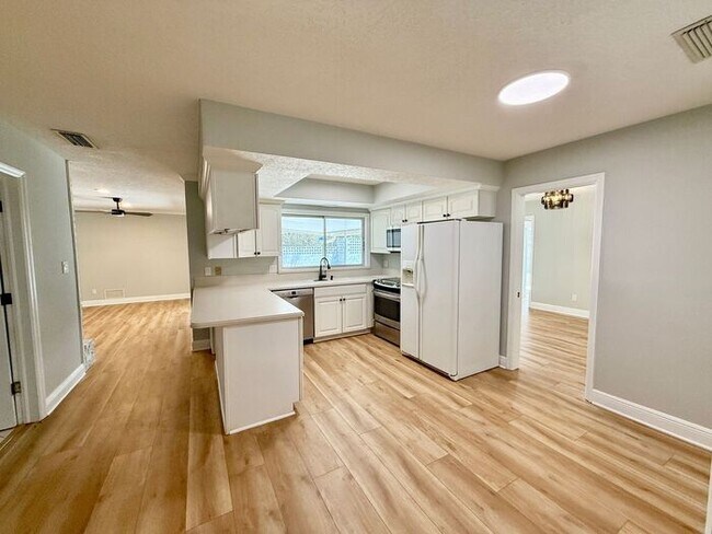 Building Photo - 4/3 WINTER PARK POOL HOME WITH WINTER PARK SCHOOLS! (Orange County Winter Park Schools)