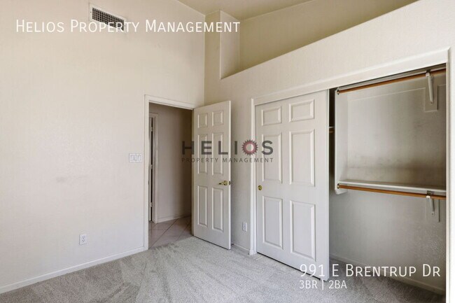 Building Photo - 991 E Brentrup Dr