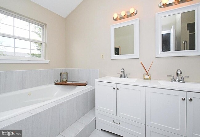 Building Photo - 1039 Greenes Way Cir