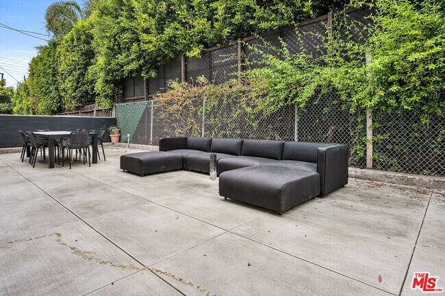 Building Photo - 149 S Hayworth Ave