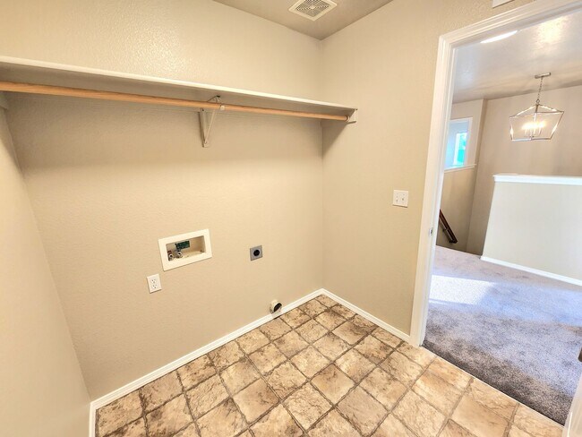 Building Photo - Move In Special- $500.00