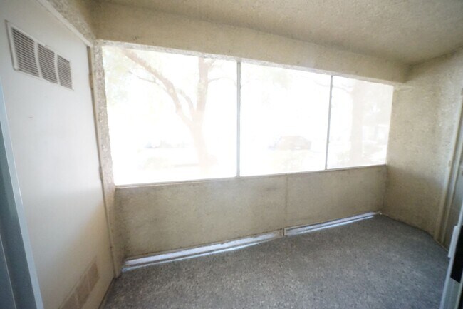 Building Photo - 5710 E Tropicana Ave