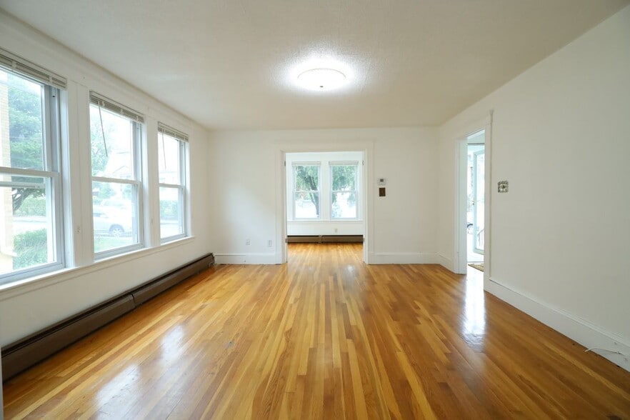 Building Photo - 98 Woodside Ave