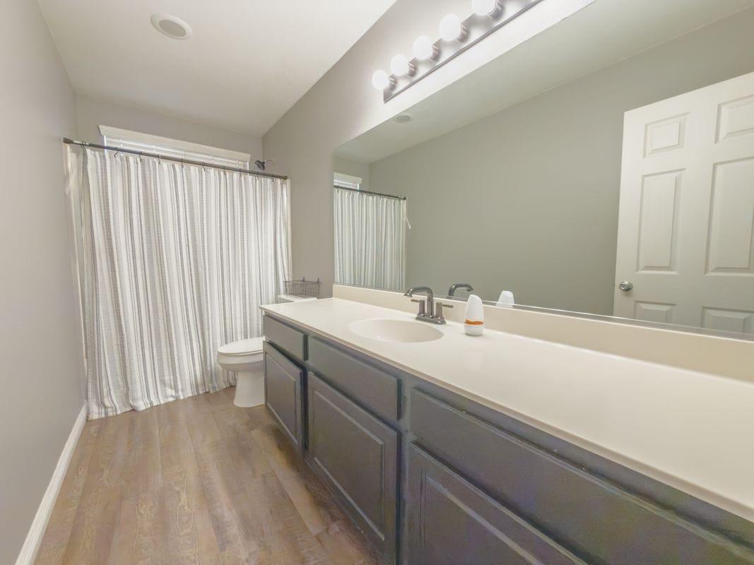 Building Photo - 8959 Wedgewood Ct