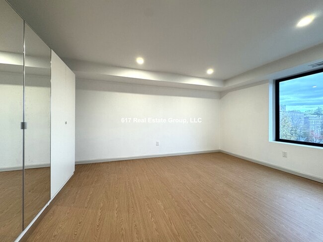 Building Photo - 1243 Beacon St