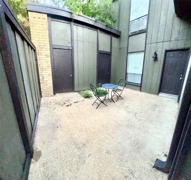 Building Photo - 4637 Country Creek Dr