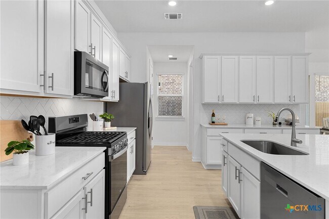 Building Photo - 2132 Magnolia Hl Dr