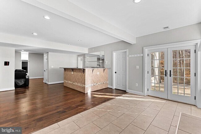 Building Photo - 8138 Rondelay Ln