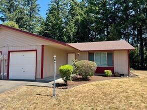 Building Photo - Well Maintained 2BD Duplex - Water Included