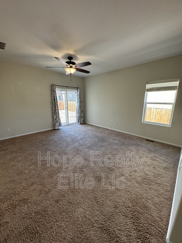 Building Photo - 6672 Kearsarge Dr