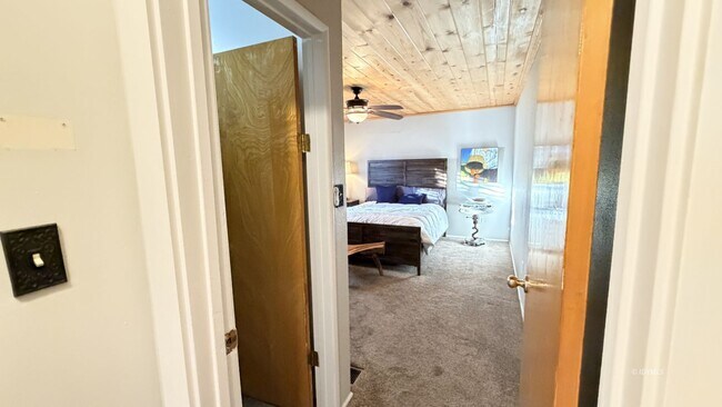 Building Photo - Large Home with Views