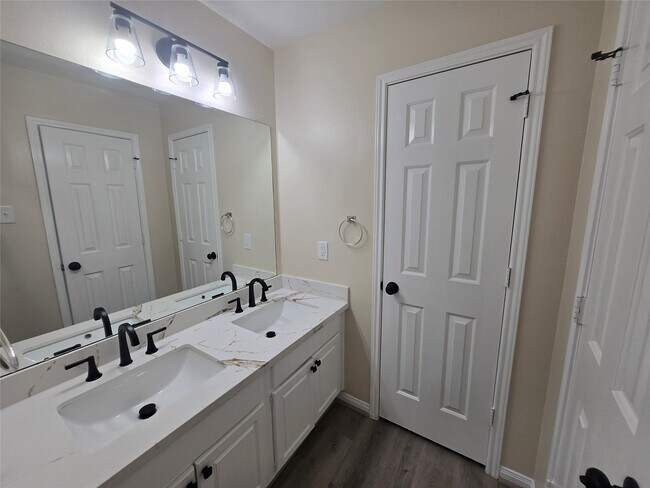 Building Photo - 1806 Laurel Bay Dr
