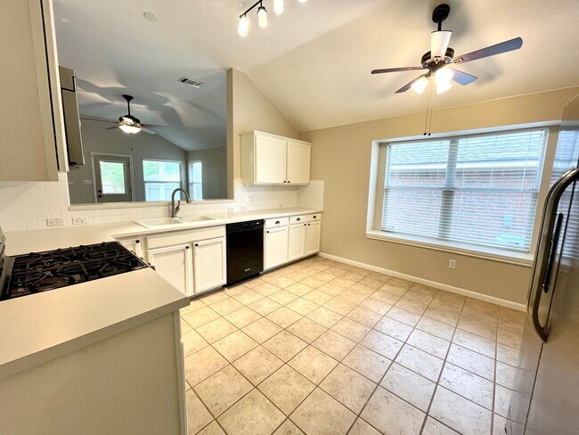 Building Photo - Charming 3-Bedroom Oasis in Round Rock