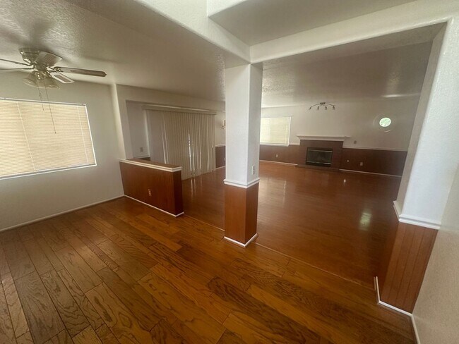 Building Photo - 5 BEDROOM, 2 STORY,SPACIOUS VICTORVILLE HOME! NEAR MALL!