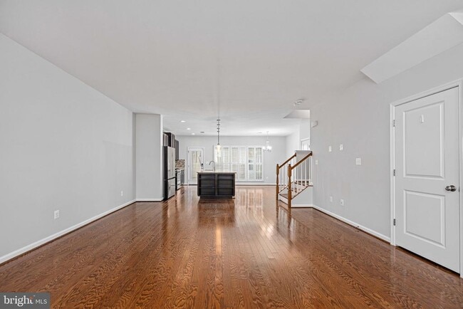 Building Photo - 214 Almond Dr