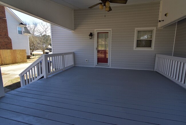 Building Photo - 3924 Hampton Dr