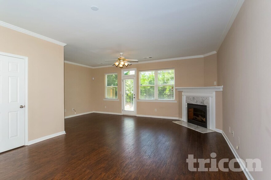 Building Photo - 3364 Estes Dr