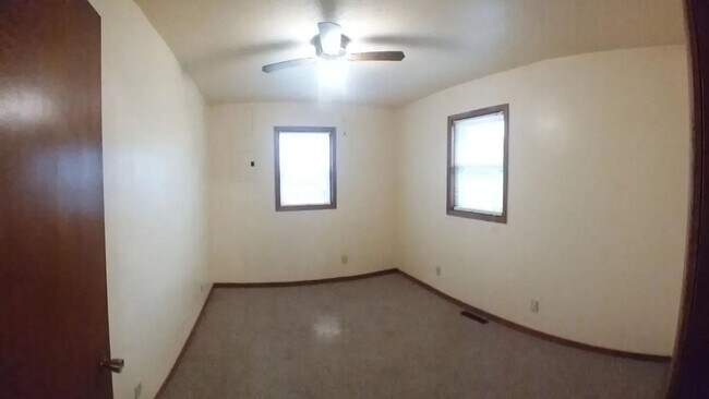 Building Photo - Lakeview Homes