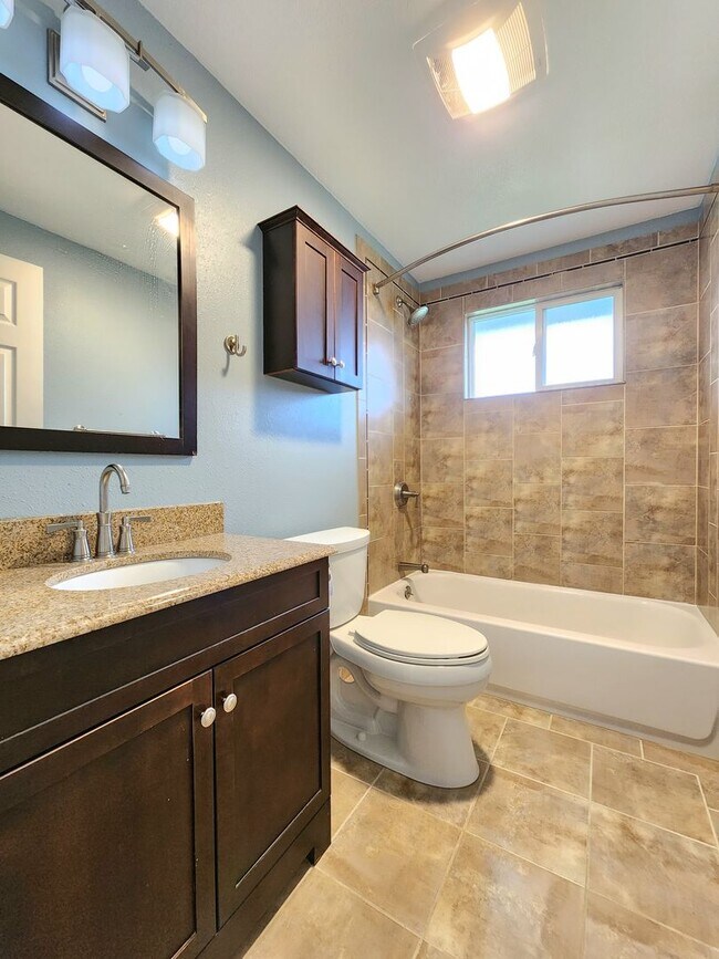 Building Photo - 3 Bedroom / 1 Bath Home in Lake Stevens with View