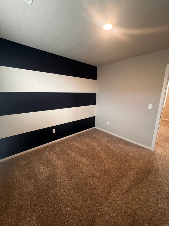 Building Photo - NEW LISTING!! Beautiful New 4 bed/2.5 bath + Loft in an ideal location