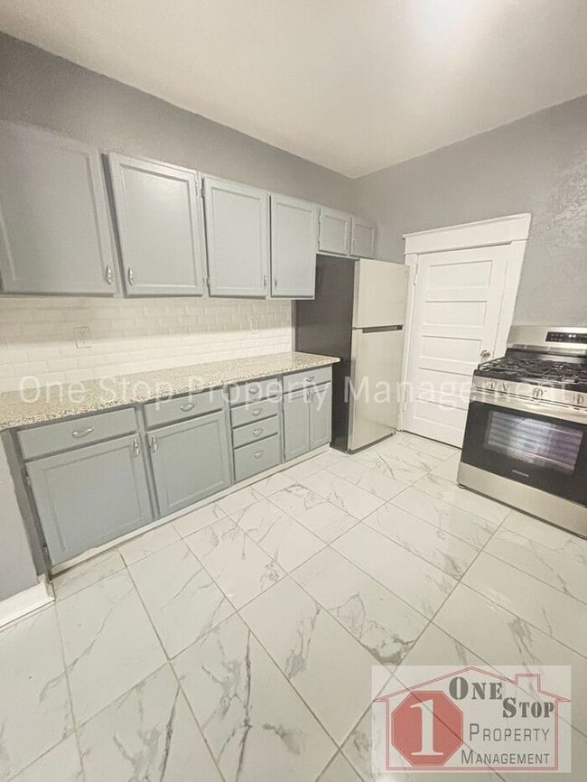 Building Photo - Beautiful 6 Bedrooms and 1