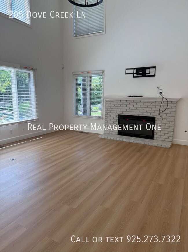 Building Photo - 205 Dove Creek Ln
