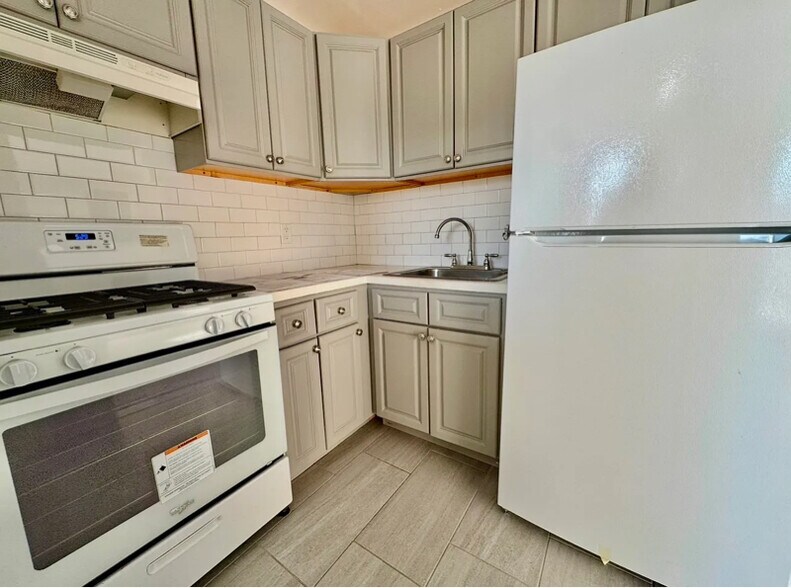 Primary Photo - 329 N Broadway