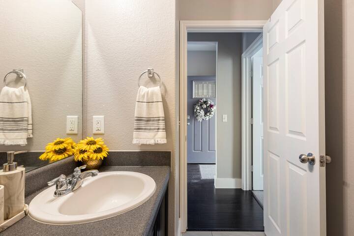 2nd Bathroom Shared - 5524 Nelson Oaks Dr
