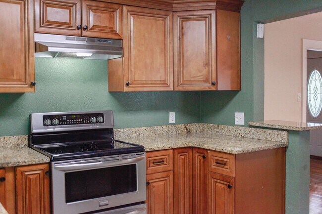 Building Photo - Stunning home rental in Portsmouth!