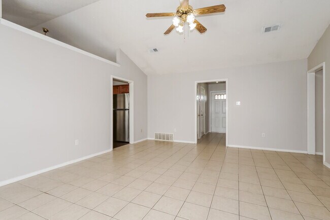 Building Photo - 10173 Oak Run Dr S