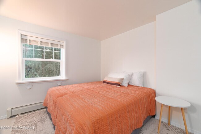 Building Photo - 601 Main St