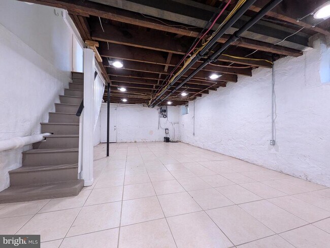 Building Photo - 2709 Oakford Rd