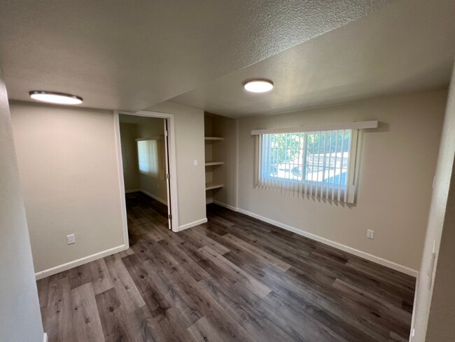 Building Photo - 924 N Van Ness Ave