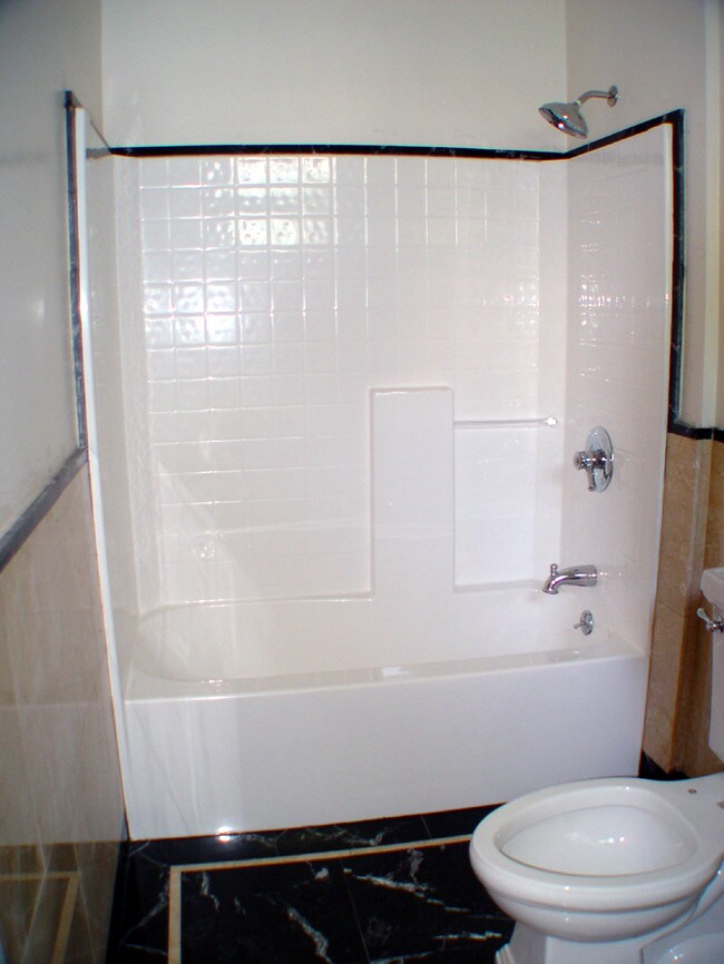 Building Photo - 21 Chestnut St