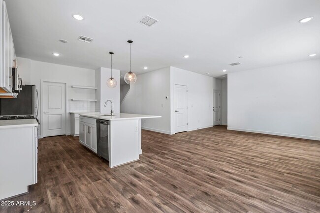 Building Photo - 3023 W Bent Tree Dr